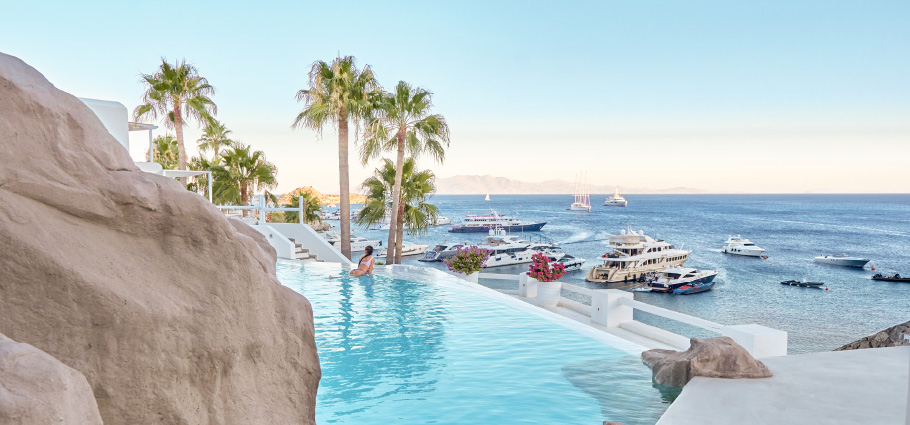 02-mykonos-blu-Luxury-beach-resort-in-greece